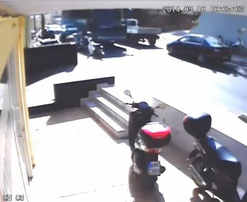 Κρήτη: Δείτε το βίντεο από την ανατροπή αυτοκινήτου στο Ρέθυμνο