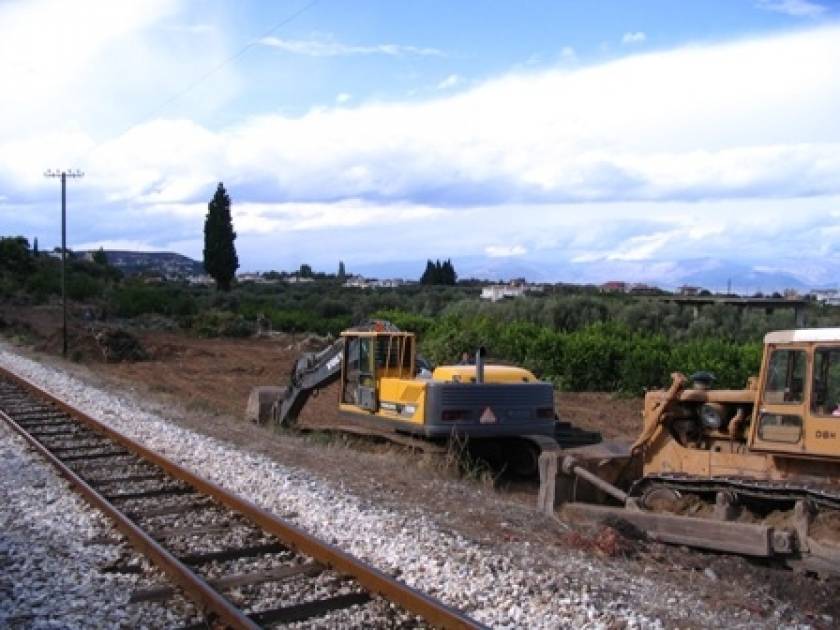 Υπεγράφη η σύμβαση για τη συνέχιση των έργων στο σιδηροδρομικό δίκτυο Κιάτο - Ροδοδάφνη