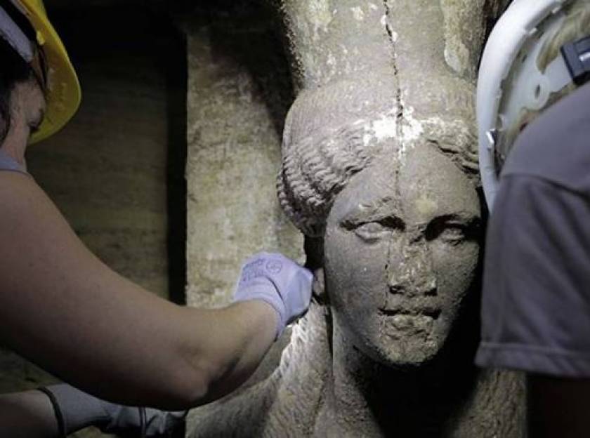 Amphipolis: Looking for the identity of the buried person