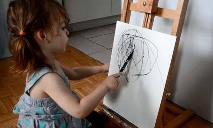 Μετατρέπει τις ζωγραφιές της 2χρονης κόρης της σε έργα τέχνης! (pics)