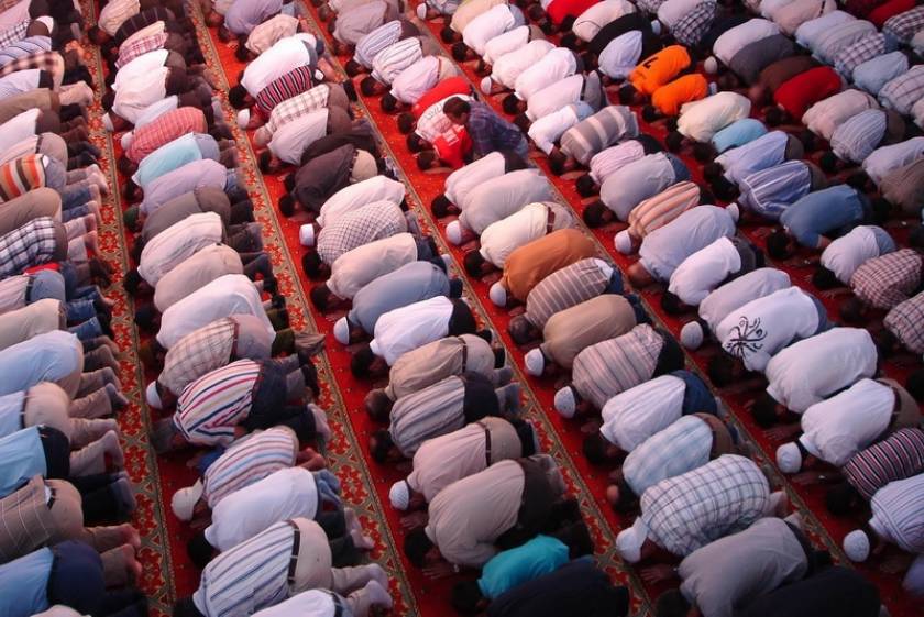 Γερμανία: Μουσουλμάνοι καλούν τους πιστούς όλων των θρησκειών σε προσευχή κατά του ΙΚ