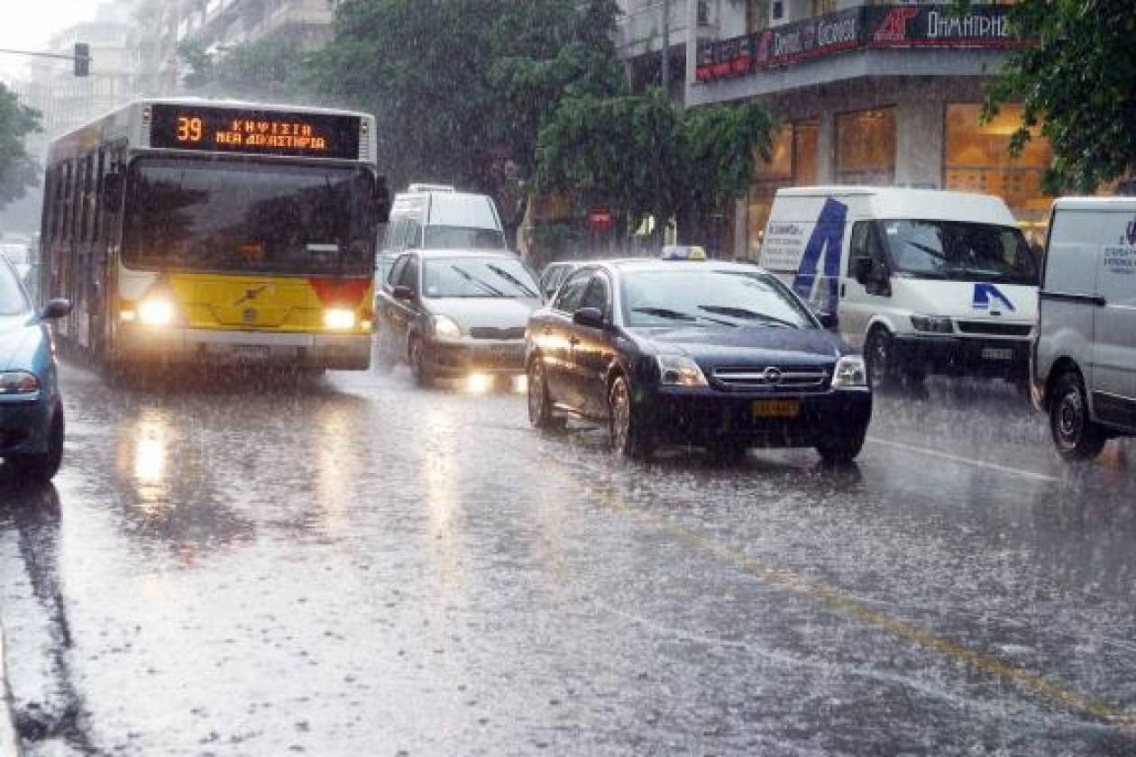 Θεσσαλονίκη: Προβλήματα από τη σφοδρή βροχόπτωση