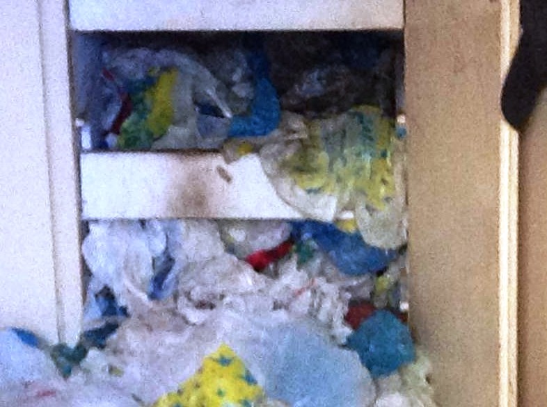 Λιβαδειά: 50χρονος ζούσε επί 10 χρόνια σε διαμέρισμα με σκουπίδια και ποντίκια (pics&vid)