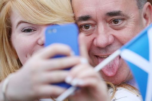 Alex-Salmond-poses-as-a-voter-in-Inverurie-take-a-selfie