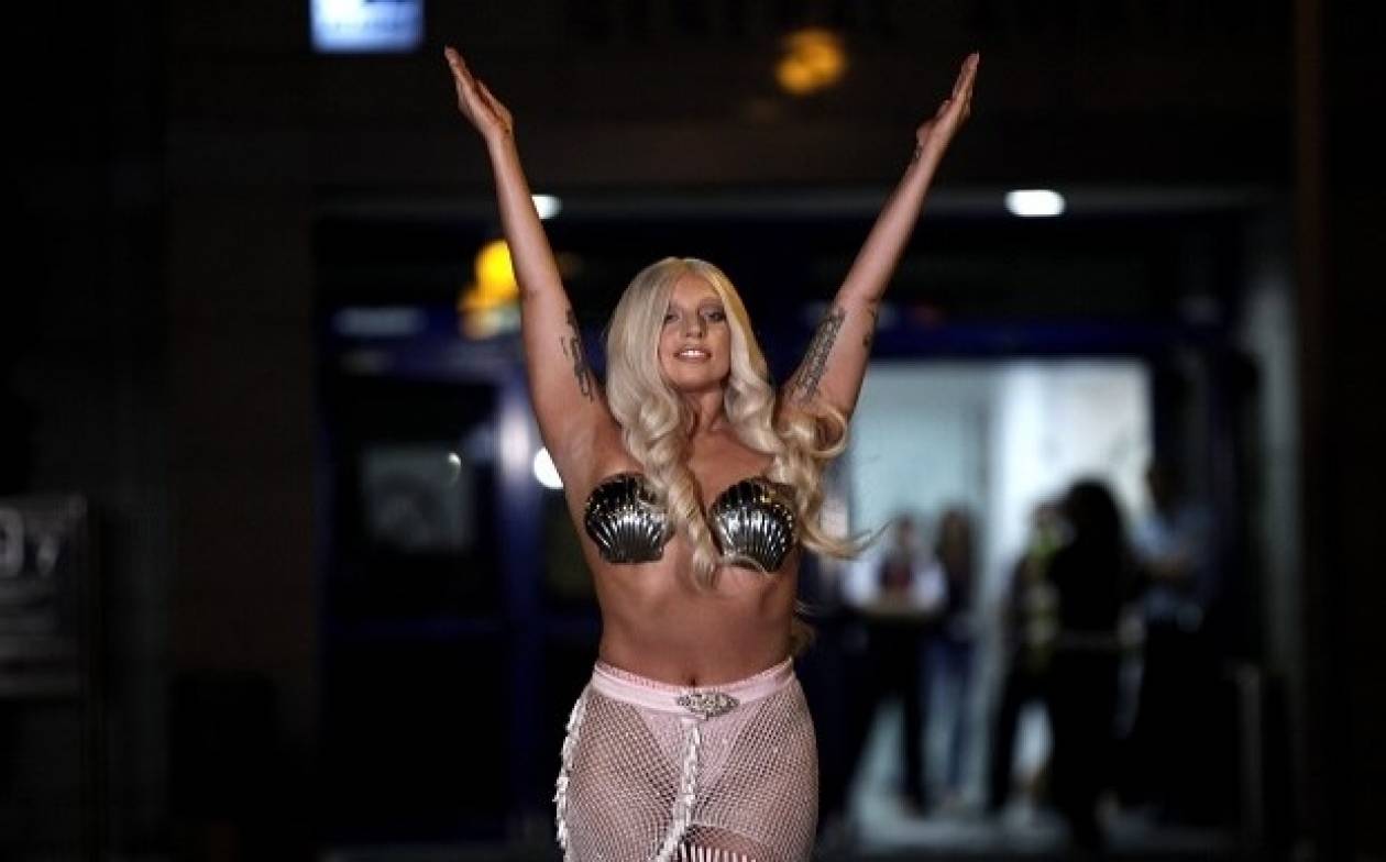 Lady Gaga: Εκδηλώσεις λατρείας - «Μας άλλαξε τη ζωή. Την ευχαριστούμε» (vid)