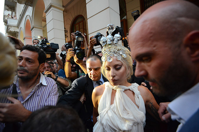 Lady Gaga: Έλληνες, είμαστε υπερήφανοι για την πατρίδα σας! (pics+vids)