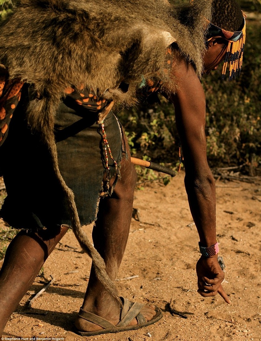 Η φυλή που ξέχασε ο χρόνος: Η ζωή τους είναι ίδια τα τελευταία 10.000 χρόνια! (pics)