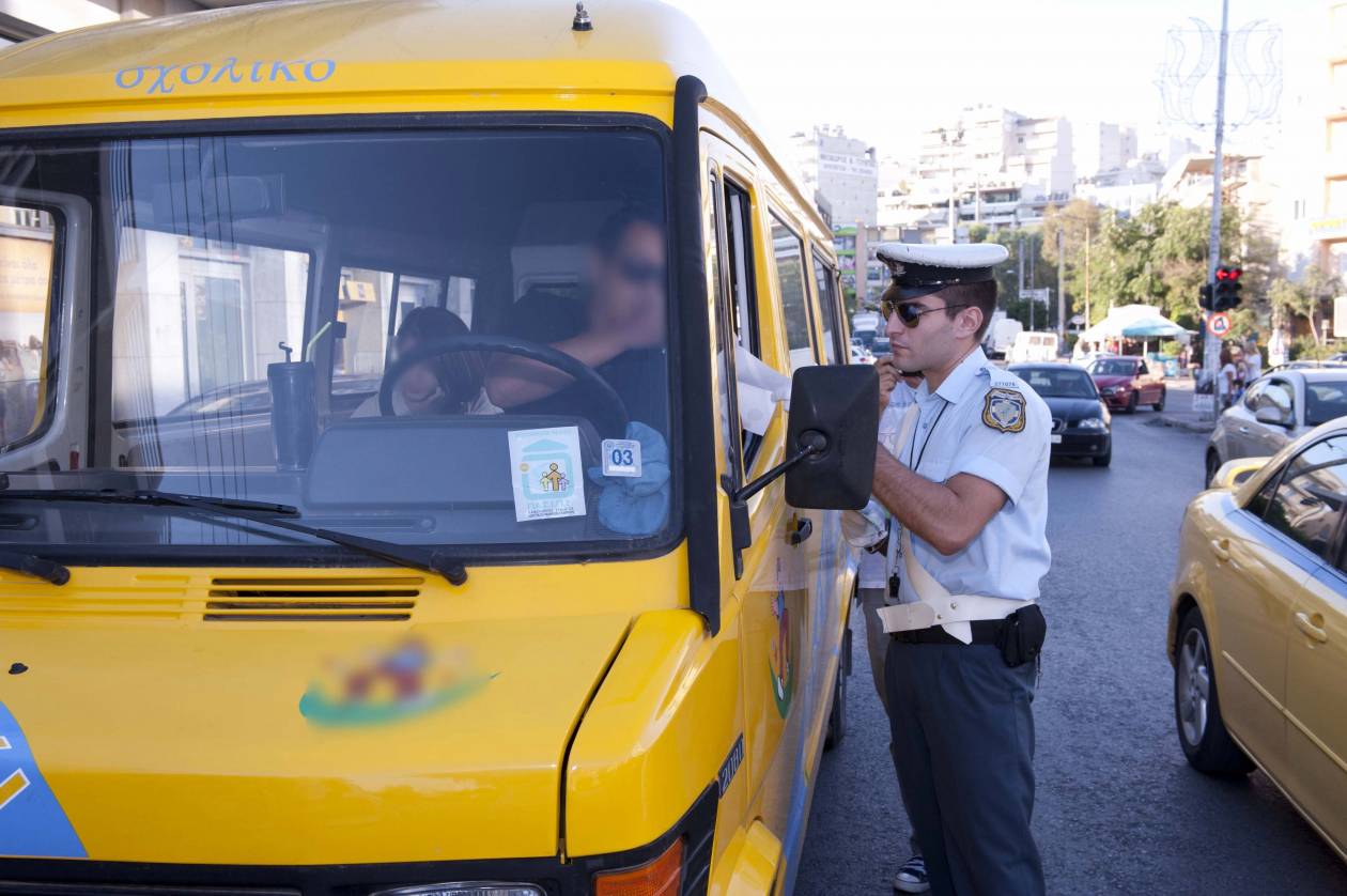 «Σάρωσε» τα σχολικά λεωφορεία η Τροχαία: Τρέχουν χωρίς… ζώνες ασφαλείας (vid)