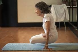 96χρονη γυναίκα διδάσκει... γιόγκα! (pics+ video)
