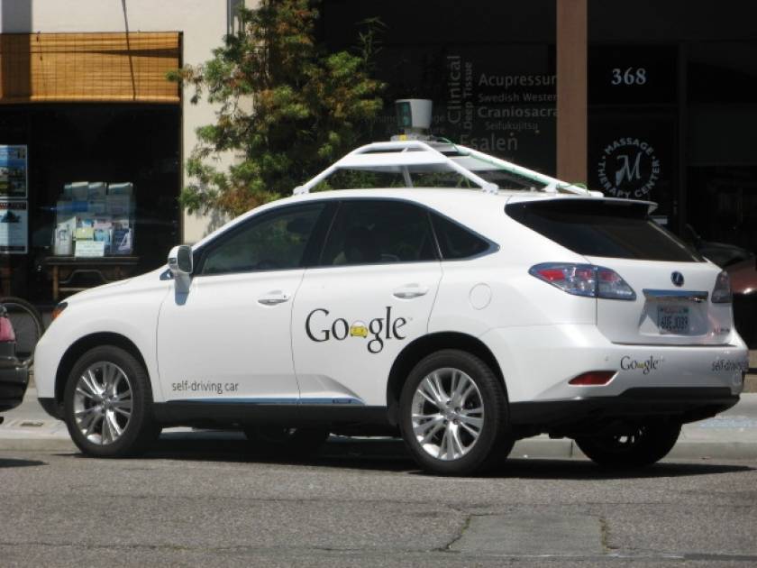 Στους δρόμους τα αυτό-οδηγούμενα αυτοκίνητα της Google (vid)