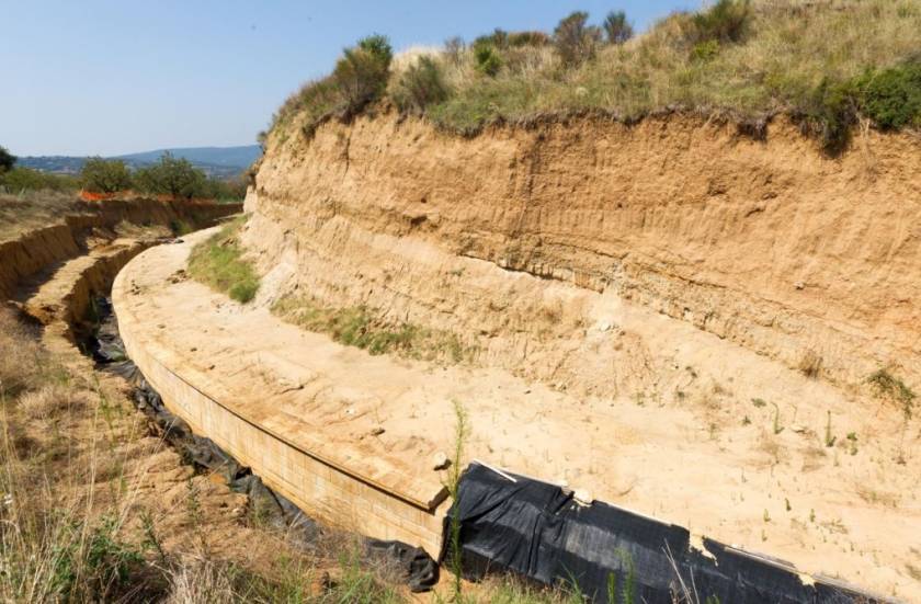 Αμφίπολη - Μενδώνη: «Υπάρχει τέταρτο θύρωμα στον τάφο»