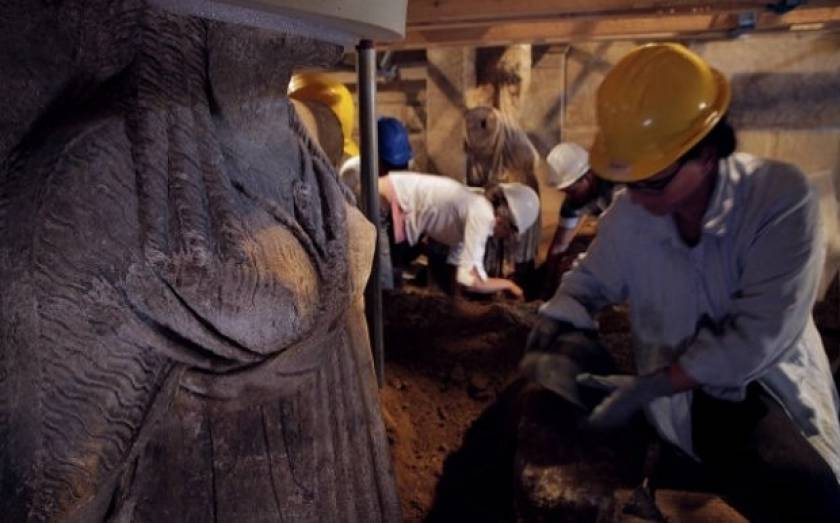 Αμφίπολη: «Πιθανός ένοικος η Ολυμπιάδα», λέει βρετανός αιγυπτιολόγος