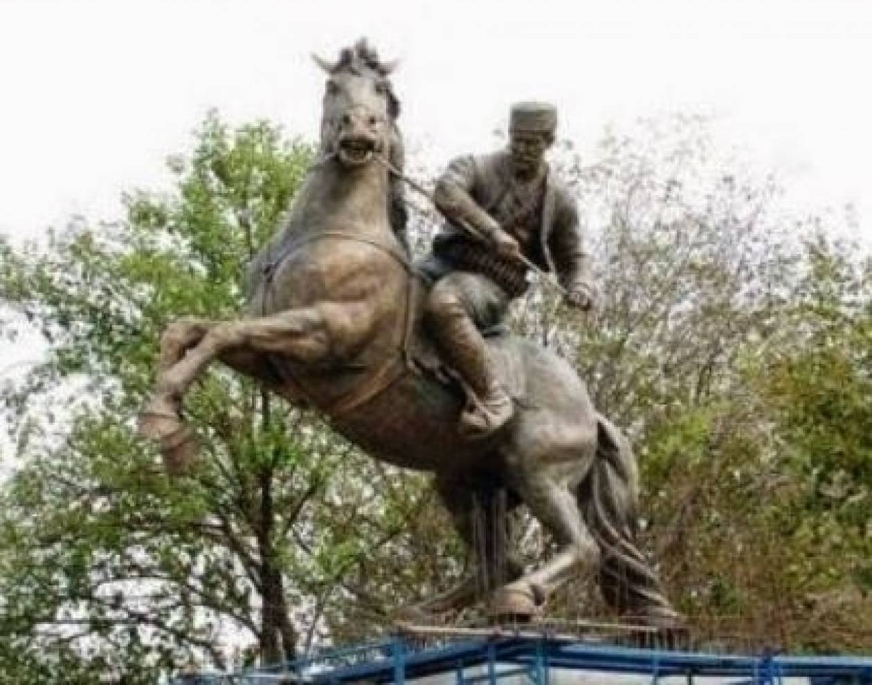 Σκόπια- Σοσιαλδημοκράτες: «Ποιος χρηματοδότησε τα νέα αγάλματα;»
