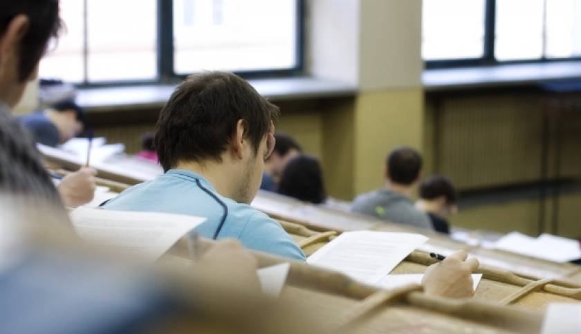 Υπουργείο Παιδείας: «Σκληραίνουν» τα κριτήρια για τις μετεγγραφές φοιτητών