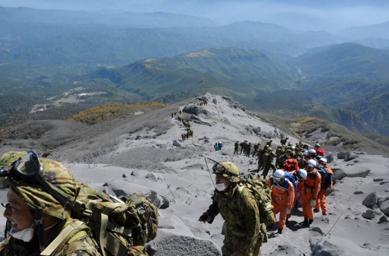 Ιαπωνία: Νέα επιχείρηση διάσωσης των 27 ορειβατών στο ηφαιστείου του βουνού Οντάκε
