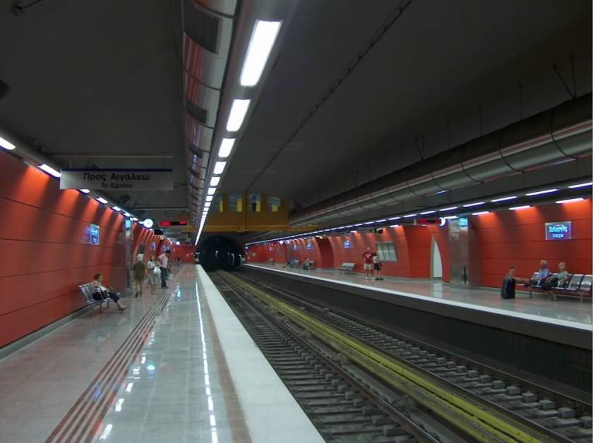 «Βουτιά» στις ράγες του Μετρό για 35χρονο