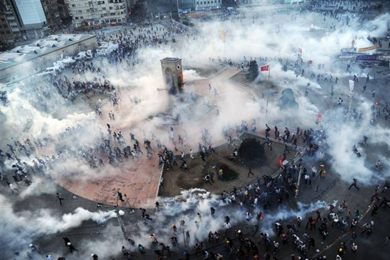 Το HRW καταγγέλλει τον «ανησυχητικό περιορισμό» των ελευθεριών στην Τουρκία