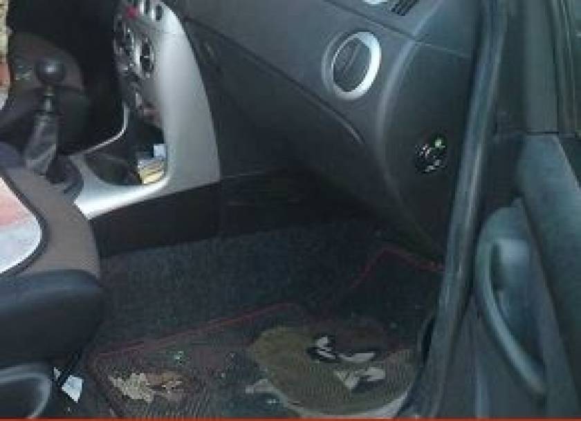 Τρίκαλα: «Τα έχασε» ο οδηγός - Πήγε στο αυτοκίνητό του και είδε… (pics)