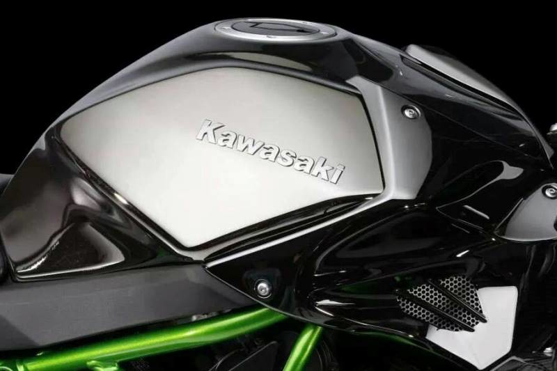 Kawasaki Ninja H2 – H2R 2015: Δύο παραλλαγές στο ίδιο θέμα