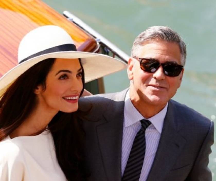Αmal Alamuddin: Τι φόρεσε η γυναίκα του George Clooney στον πολιτικό τους γάμο;