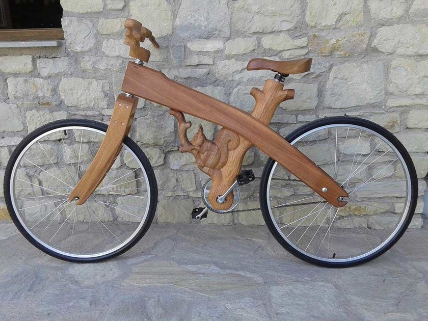 Ξύλινο ποδήλατο… έργο τέχνης στα Τρίκαλα! (pics)