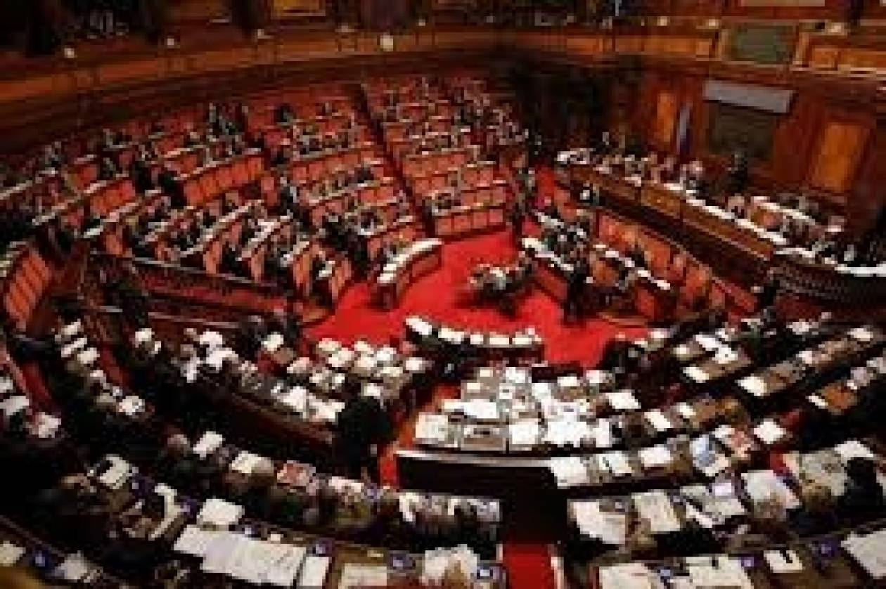 Ιταλία: Μειώσεις στις αποδοχές των εργαζόμενων στο Κοινοβούλιο