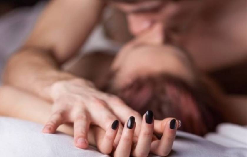 Ρωτήσαμε & μάθαμε! 20 άντρες μας αποκάλυψαν την αγαπημένη τους στάση στο σεξ