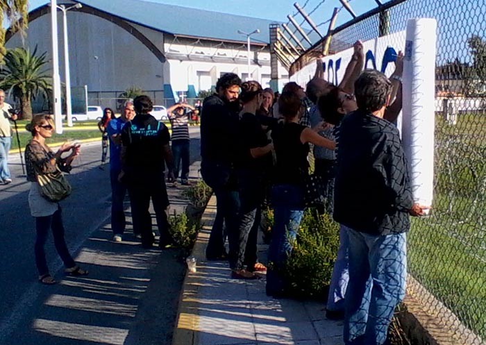 Κέρκυρα: Το μεγαλύτερο πανό κατά της πώλησης του αεροδρομίου (pics)