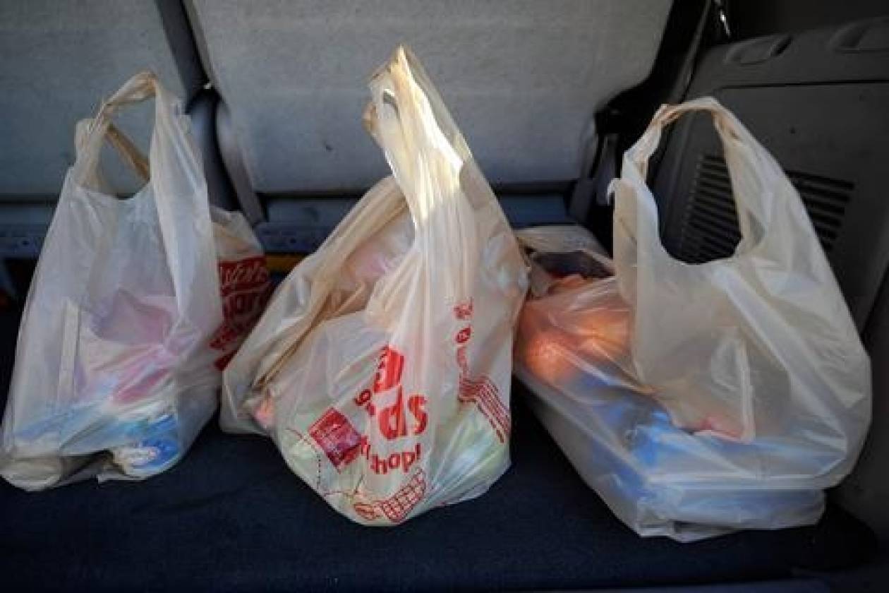 Απαγορεύτηκαν οι πλαστικές σακούλες στην Καλιφόρνια