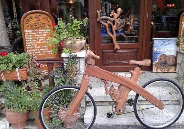 Τρίκαλα: Το ξύλινο ποδήλατο που «σαρώνει» στα social media (pics)!