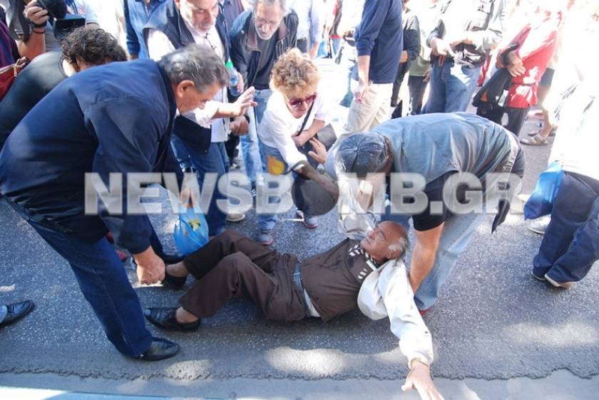 Λιποθύμησε συνταξιούχος κατά τη διάρκεια του συλλαλητηρίου