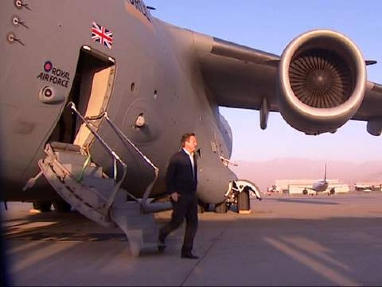 Επίσκεψη «αστραπή» του Ντέιβιντ Κάμερον στη βρετανική βάση στη Λεμεσό