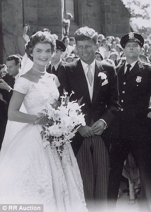 Τζον και Τζάκι Κένεντι: Αδημοσίευτες φωτογραφίες από το γάμο τους (pics)