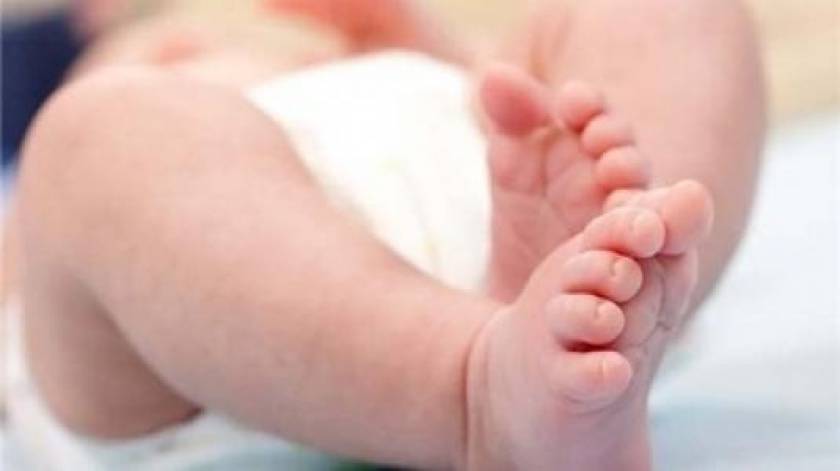 Κρήτη: Οικογένεια ζούσε με το 8 μηνών μωράκι της σε παγκάκι