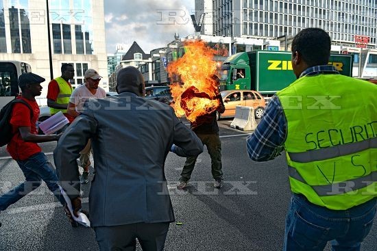 Βέλγιο: Μετανάστης αυτοπυρπολήθηκε σε διαδήλωση διαμαρτυρίας (pics)