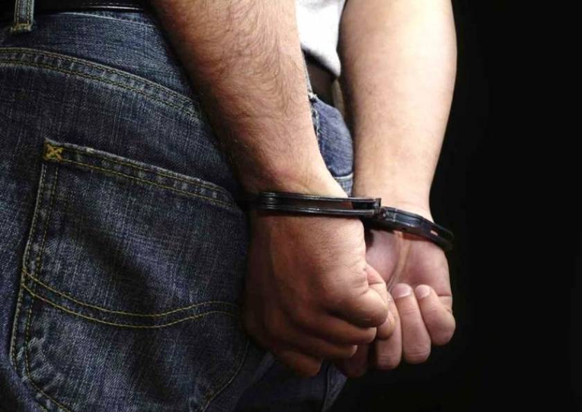 Γλυφάδα: Δύο συλλήψεις ατόμων με εκκρεμή διεθνή εντάλματα σύλληψης