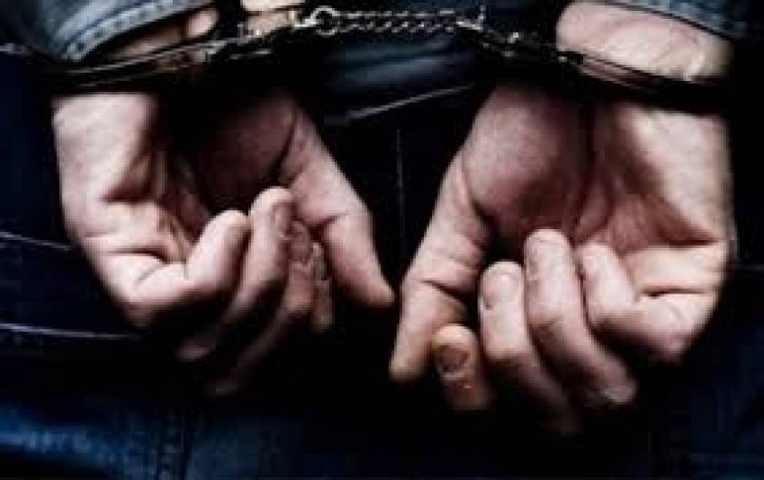 Θεσσαλονίκη: Σύλληψη 32χρονου για ναρκωτικά, όπλα και αρχαιότητες (pics)