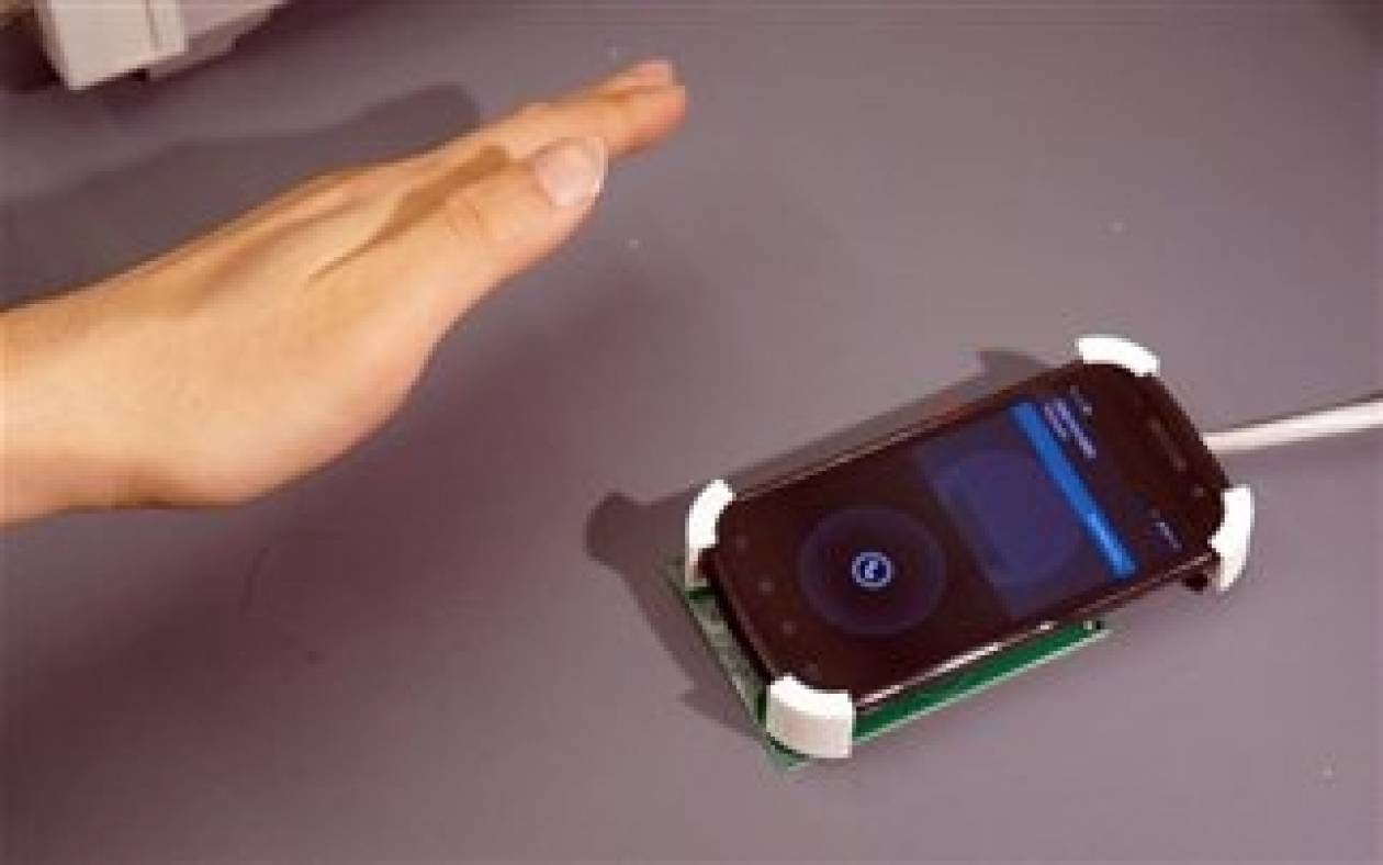 Βίντεο: Απίστευτο - Έλεγχος του smartphone με ένα απλό νεύμα!