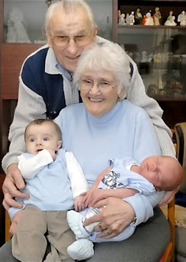 Μαζί και στο θάνατο: Έζησαν μαζί 67 χρόνια και απέκτησαν 140 εγγόνια (pics)