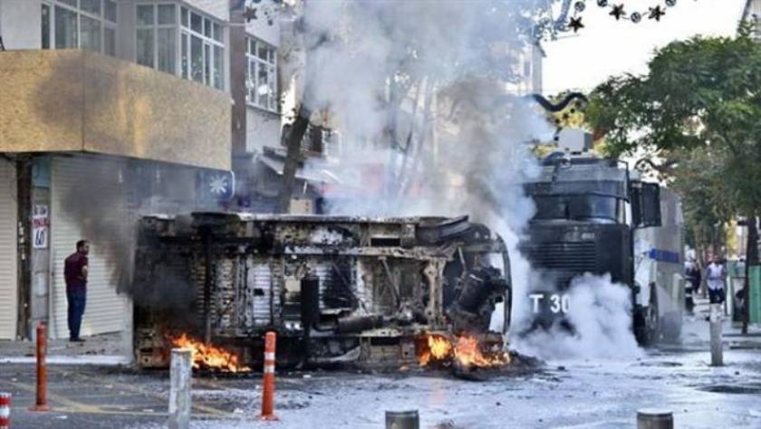 Τουρκία: Νεκρός σε διαδήλωση διαμαρτυρίας Κούρδων (vids+pics)