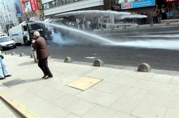 Τουρκία: Νεκρός σε διαδήλωση διαμαρτυρίας Κούρδων (vids+pics)