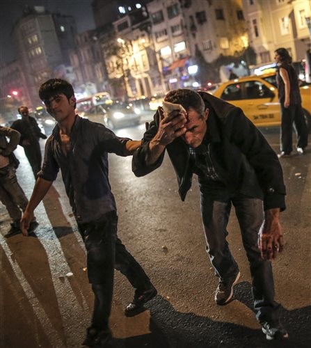 Συνεχίζονται οι διαδηλώσεις στην Τουρκία μετά τα αιματηρά επεισόδια