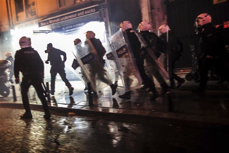 Συνεχίζονται οι διαδηλώσεις στην Τουρκία μετά τα αιματηρά επεισόδια