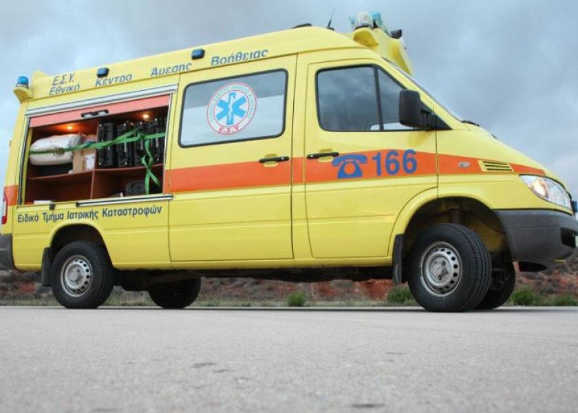 Κρήτη: ΙΧ προσέκρουσε σε ντελαπαρισμένο όχημα - 4 τραυματίες
