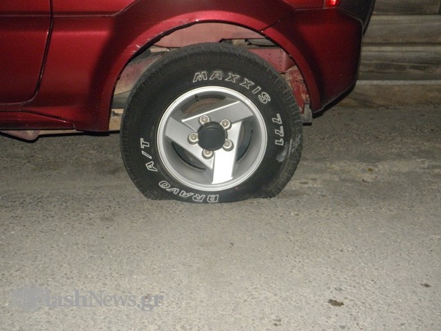 Κρήτη: Άνδρας εκτός ελέγχου έσκιζε τα λάστιχα αυτοκινήτων (Pics)