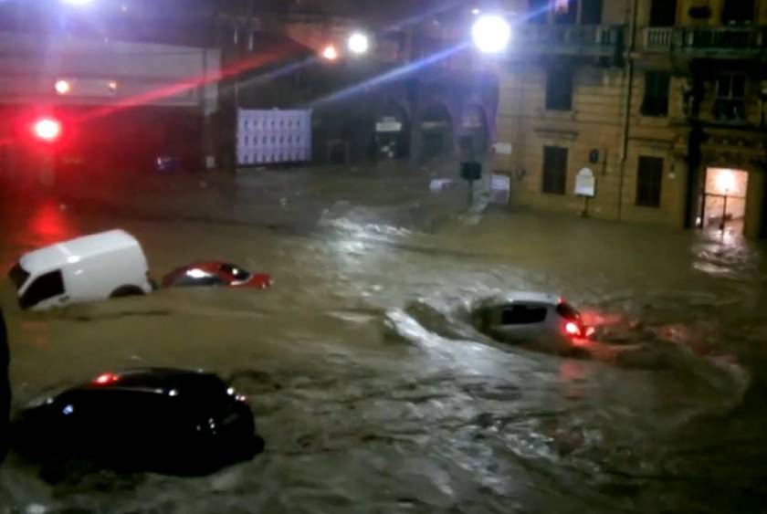 Ιταλία: Μεγάλες πλημμύρες σαρώνουν τη Γένοβα (vid)