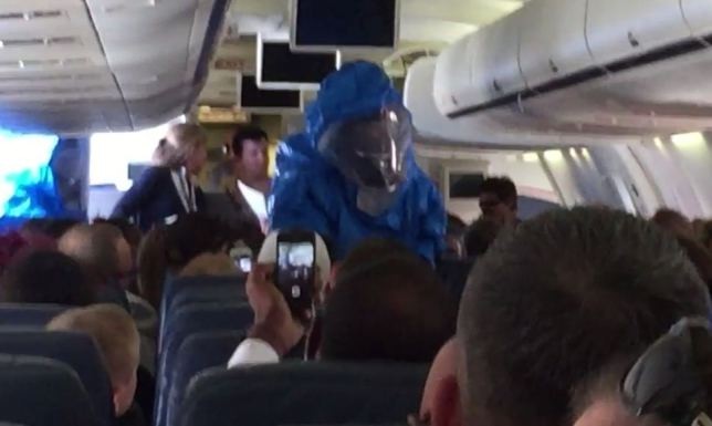 «Έχω Έμπολα» : Το αποτυχημένο αστείο επιβάτη αεροπλάνου (pics+video)