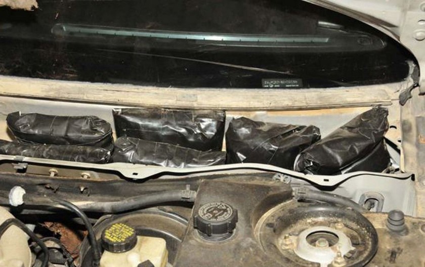 Απίστευτες εικόνες: Έκρυψαν ηρωίνη αξίας 37 εκατ. σε μία... Jaguar!
