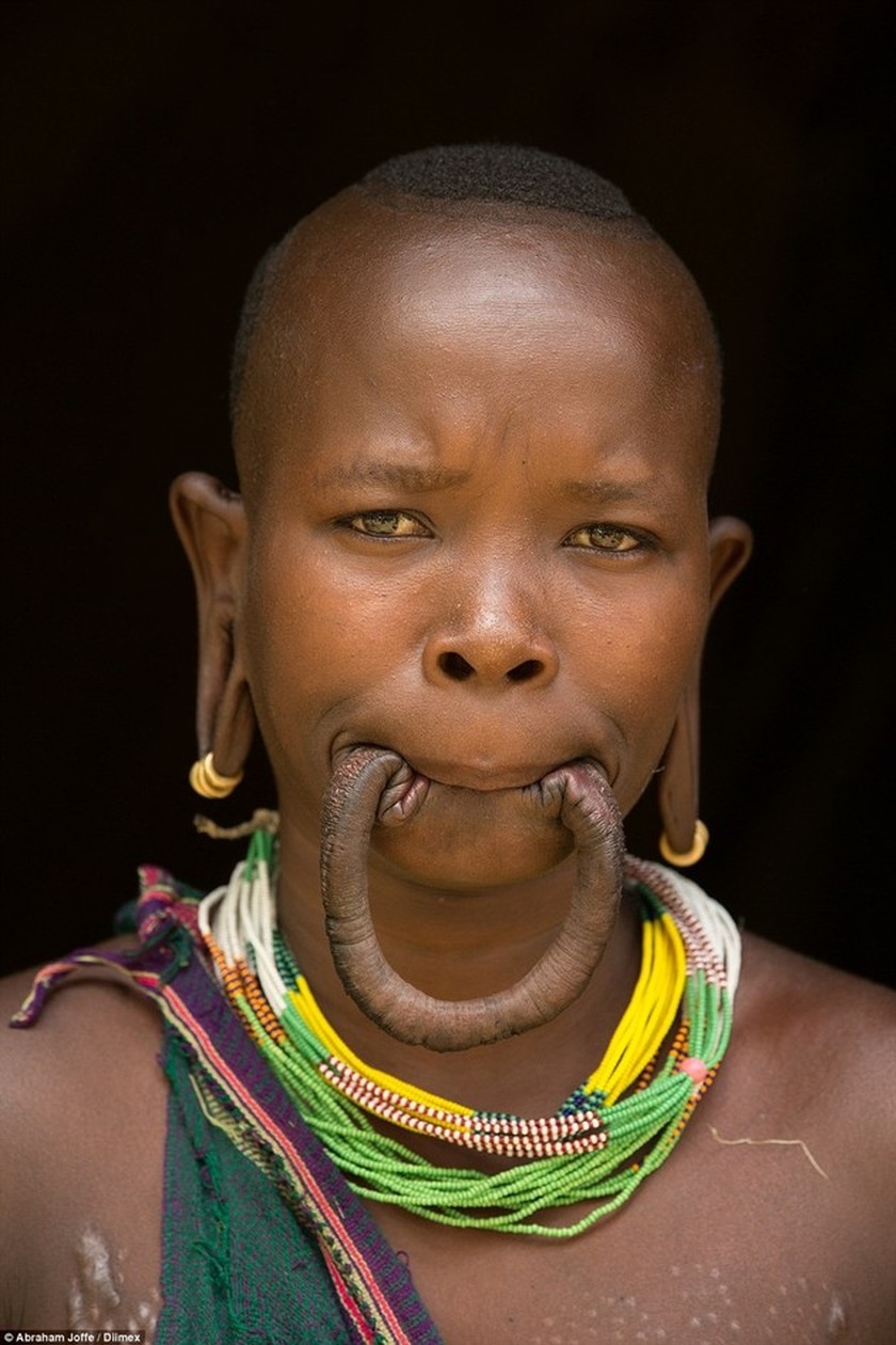 Απίστευτο: Η γυναίκα με το μεγαλύτερο στόμα στον κόσμο (pics)