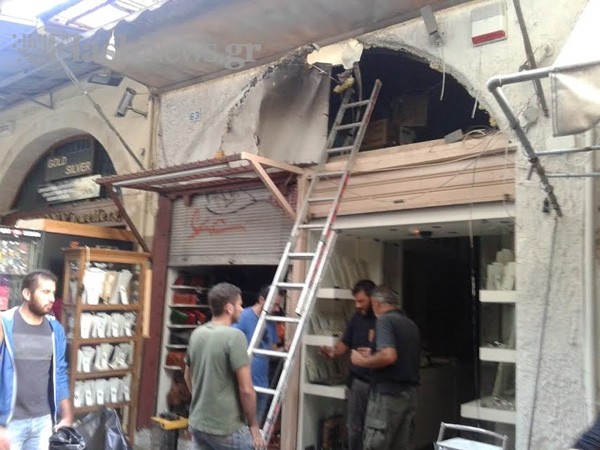 Κρήτη: Φωτιά σε κοσμηματοπωλείο στα Χανιά (pics)